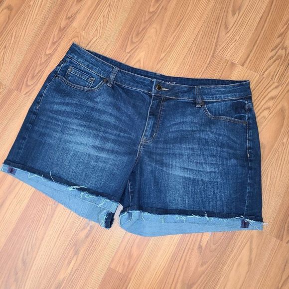 Lane Bryant Pants - Girlfriend Frayed Stretch Jean Shorts, Sz 20